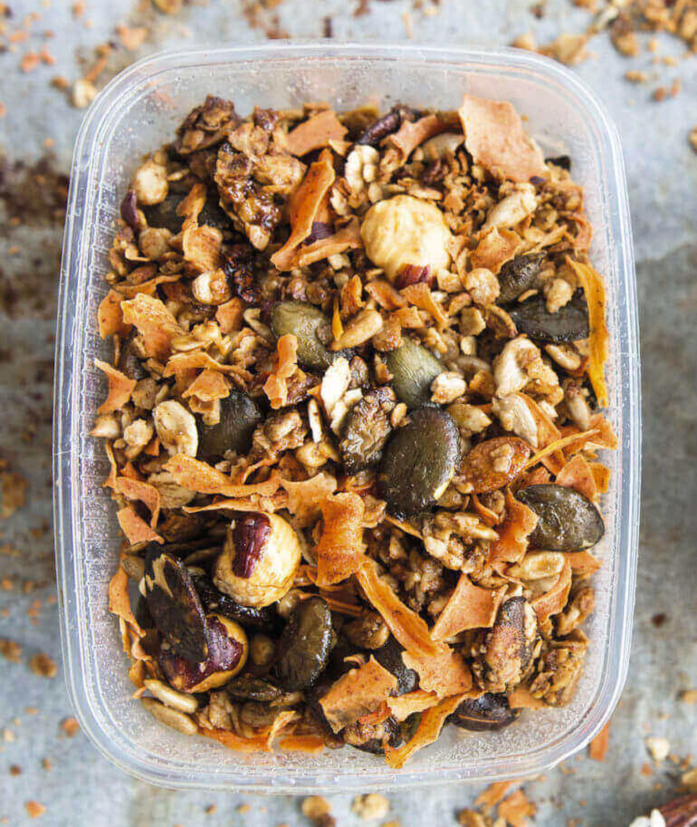domowa granola marchewkowa, domowa granola, wegańska granola, pomysł na śniadanie, zdrowe śniadanie, wegańskie śniadanie, wegański deser, granola, płatki owsiane