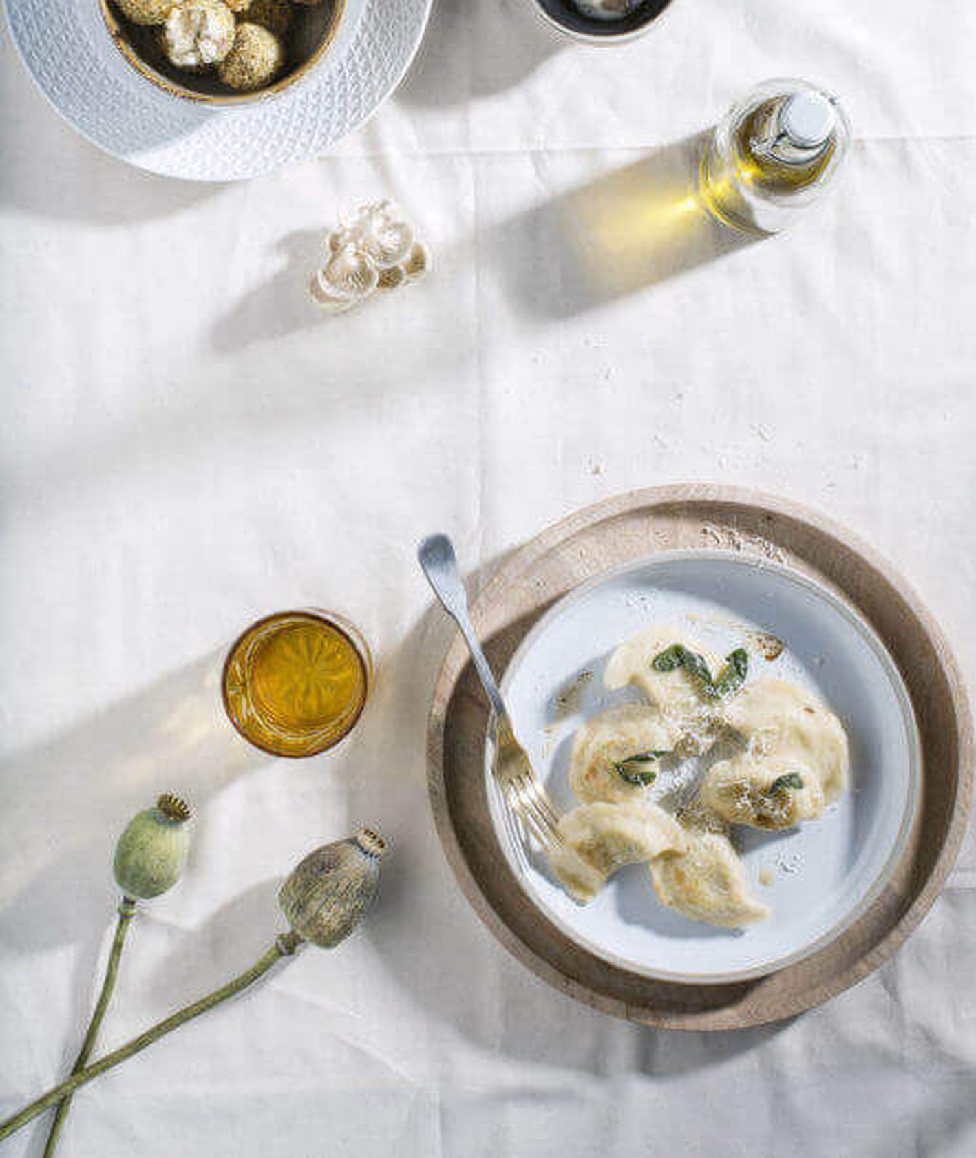 pierogi ruskie z truflami, pierogi ruskie, domowe pierogi ruskie, trufle, domowe pierogi, ciasto na pierogi, idealne ciasto na pierogi, oliw truflowa, masło szałwiowe, kuchnia polska