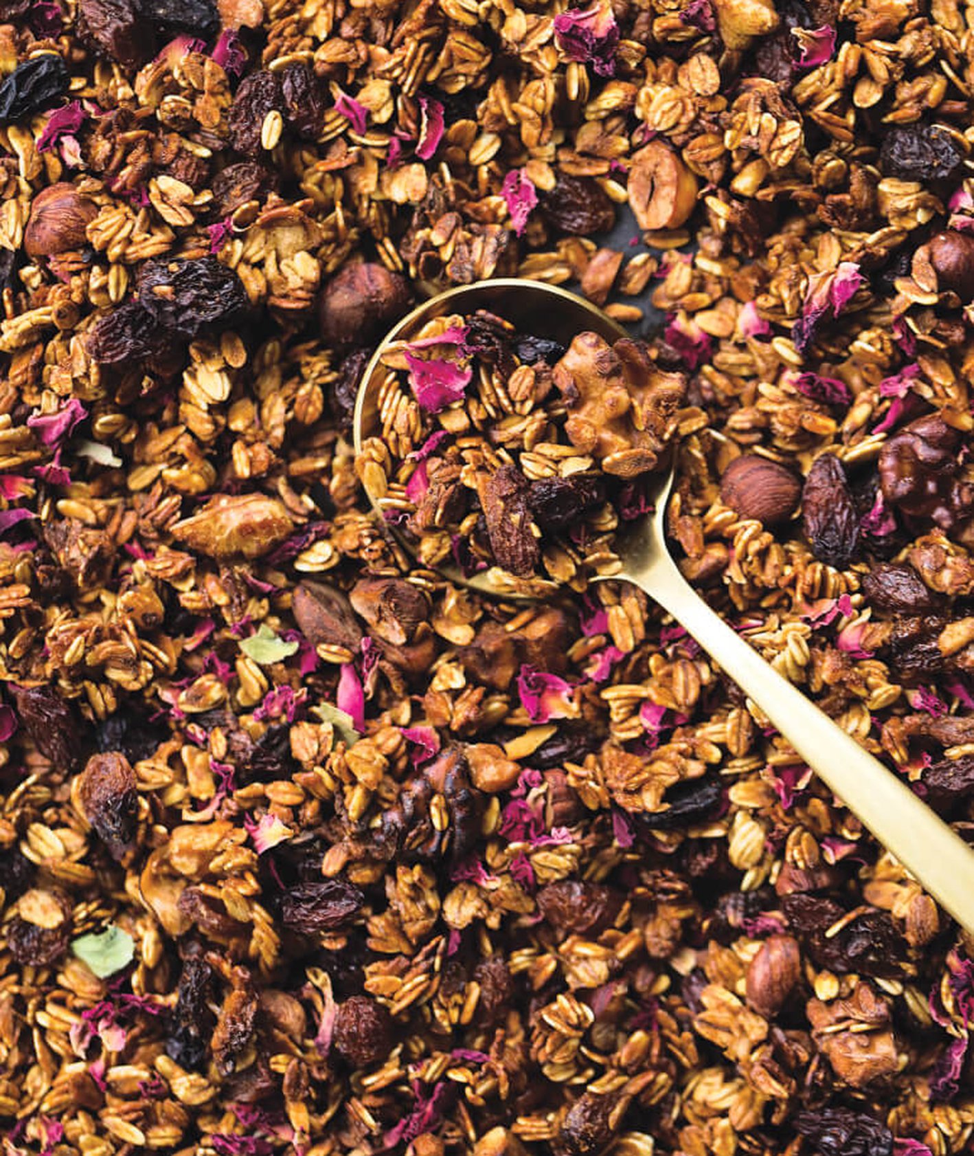 granola z wodą różaną, domowa granola, granola różana, granola z orzechami, granola z suszonymi owocami, granola z miodem, granola bez cukru, śniadanie na słodko, śniadaniowa granola, jak zrobić granolę