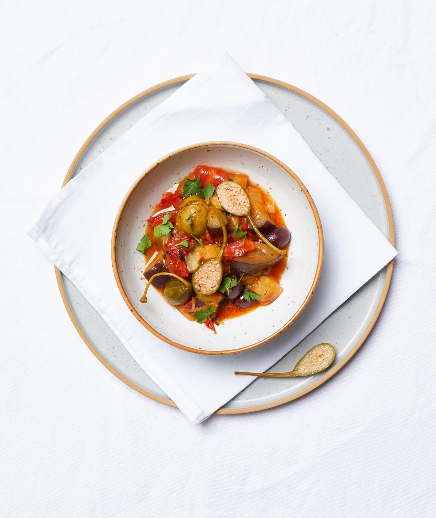 caponata, włoska caponata, włoski bigos, leczo, danie jednogarnkowe, warzywa w pomidorach,