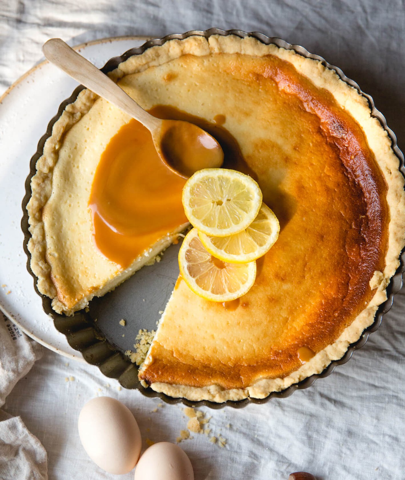 Tarta serowa z karmelem, tarta sernikowa, tarta z karmelem, słony karmel, kruche ciasto, ciasto cytrynowe