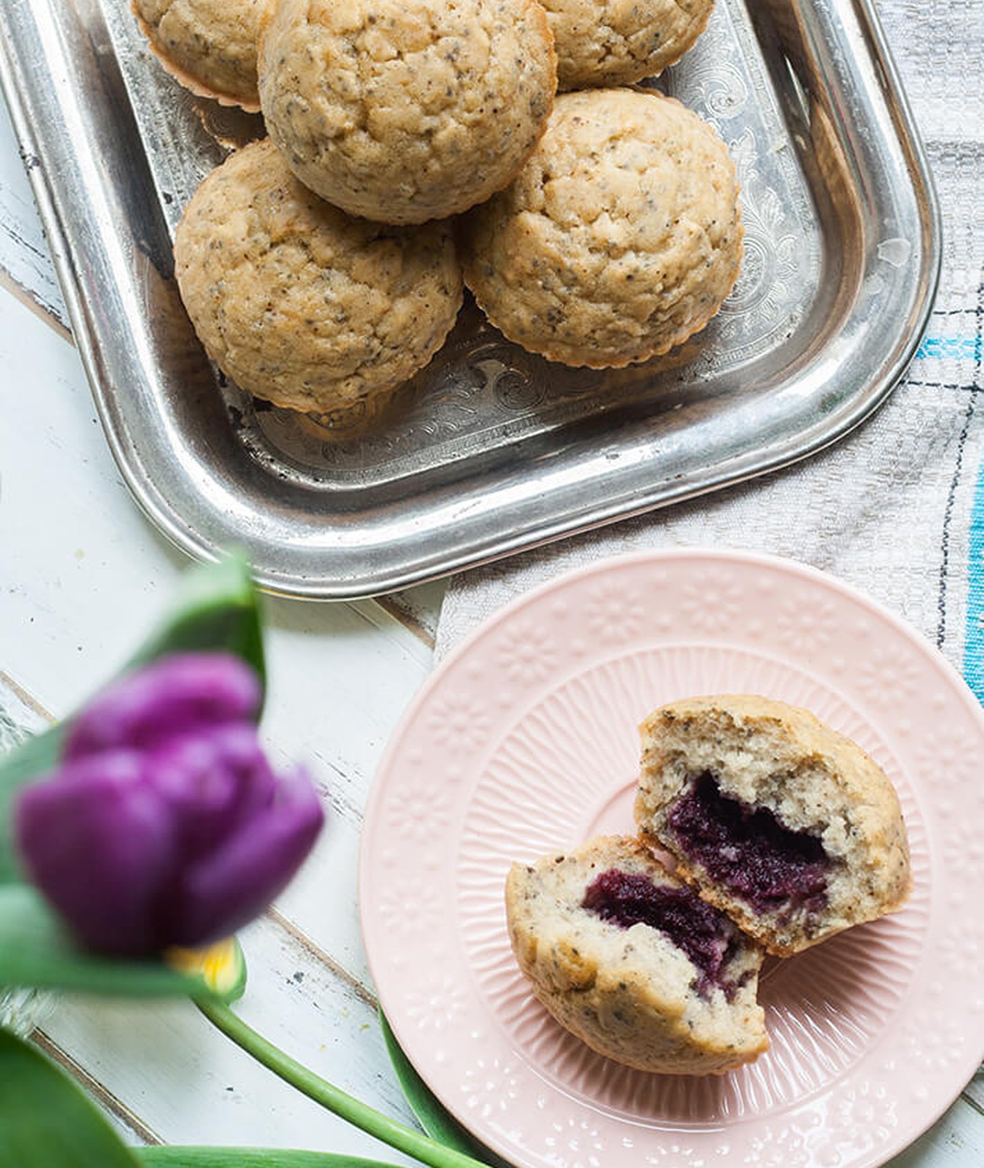 Muffiny z dżemem i nasionami chia przepis Alicji Rokiciej Wegnan Nerd