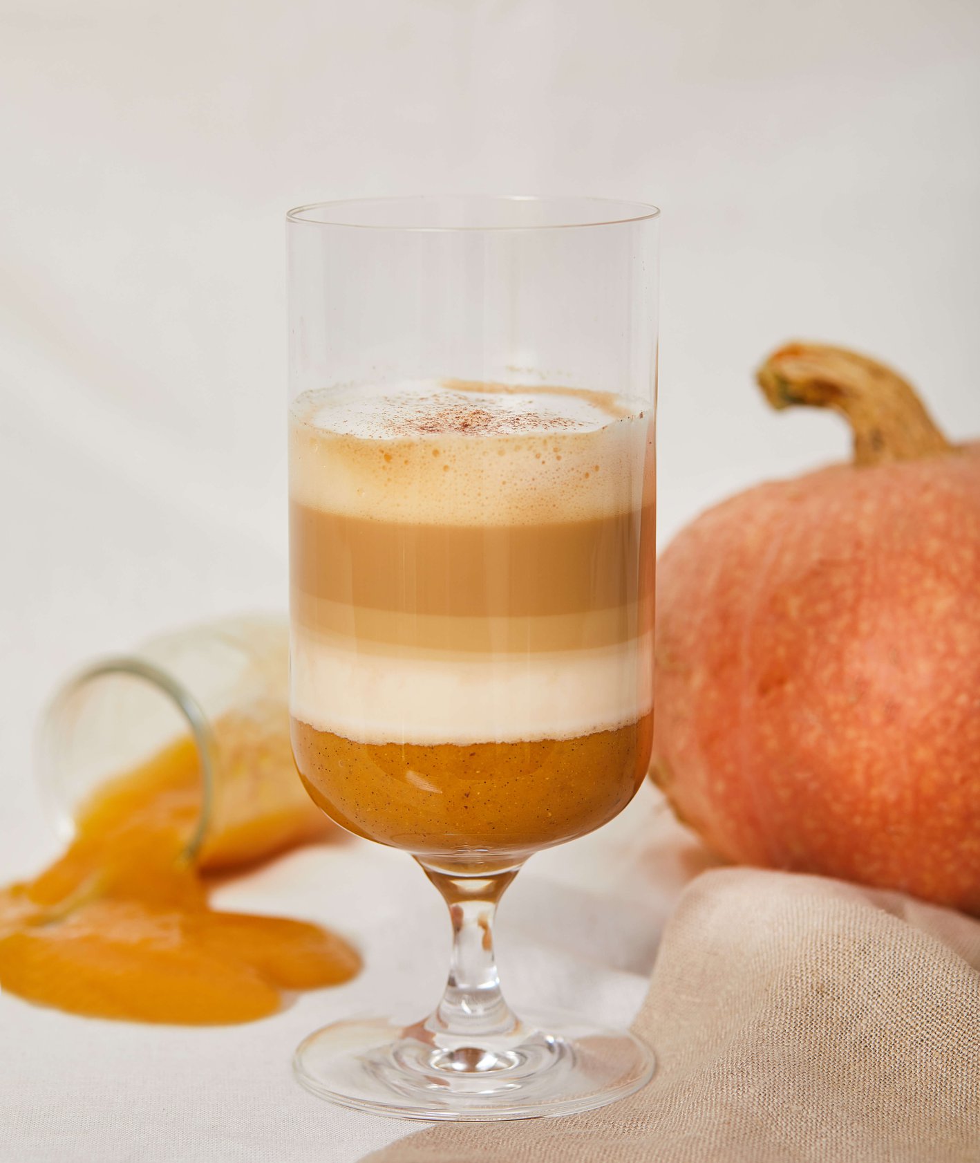 Mocno korzenne pumpkin spice latte z musem owocowym (fot. Maciek Niemojewski)