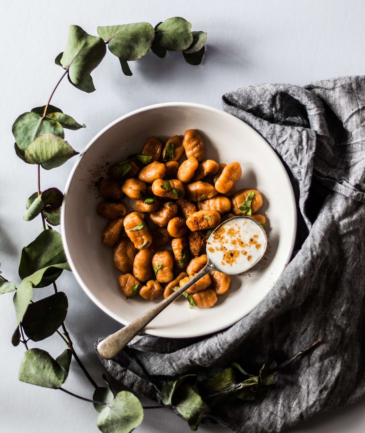 Jakie święteczne menu przygotować dla wegan i wegetarian (fot. Alex Loup / unsplash.com)