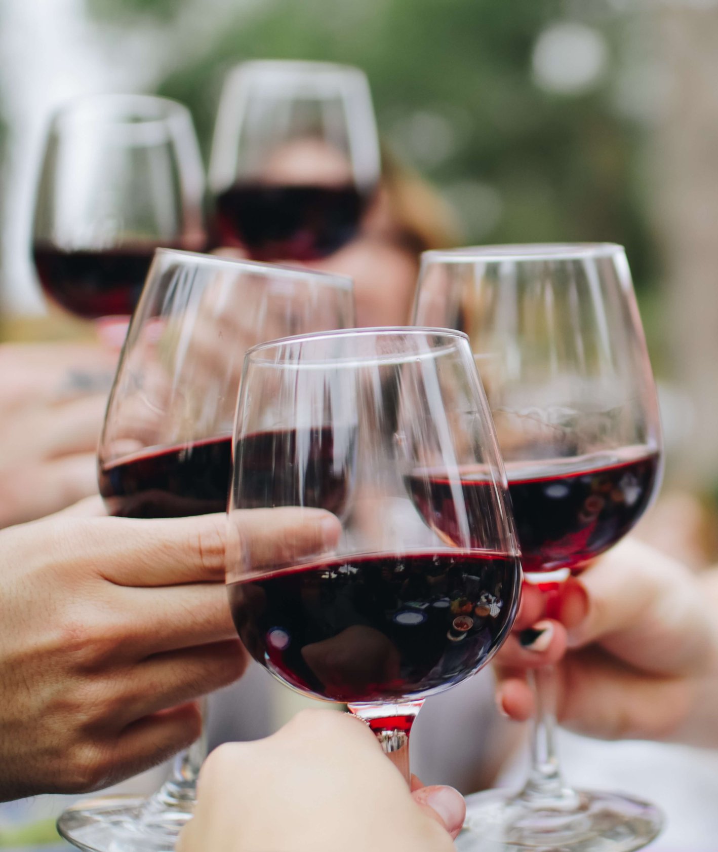 Unikatowe wino na aukcji WOŚP (fot. Kelsey Knight / unsplash.com)